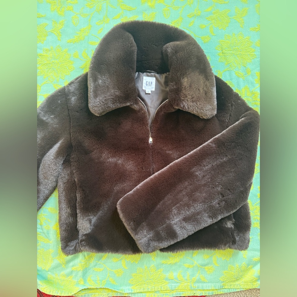 GAP Women’s Crop Brown Faux Fur Jacket - Picture 2 of 4